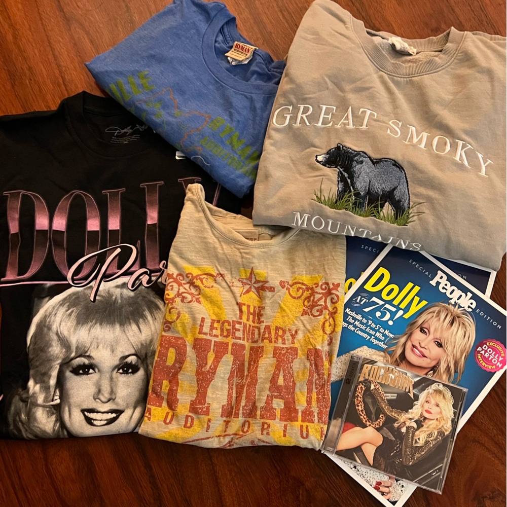 Dolly Parton Related Lot (Smoky Mountain, Nashville, Ryman - CD, clothes, mags)